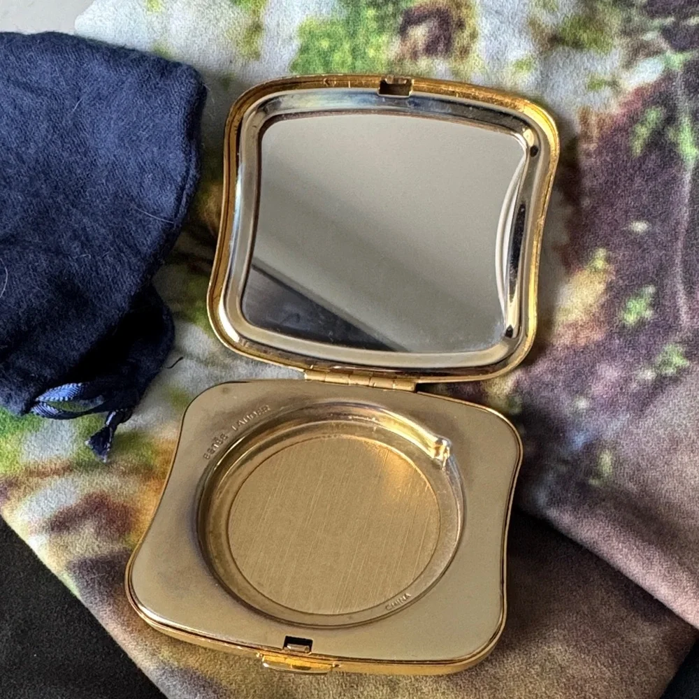 Vintage Estee Lauder Gold Compact with Bull Design - Picture 3 of 4